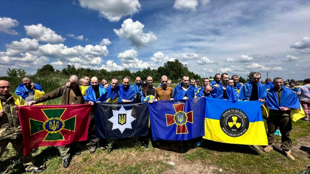 150 россиян и украинцев вернулись домой из плена