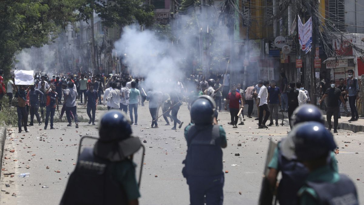 Bangladesh security forces fire at protesters demanding government jobs 