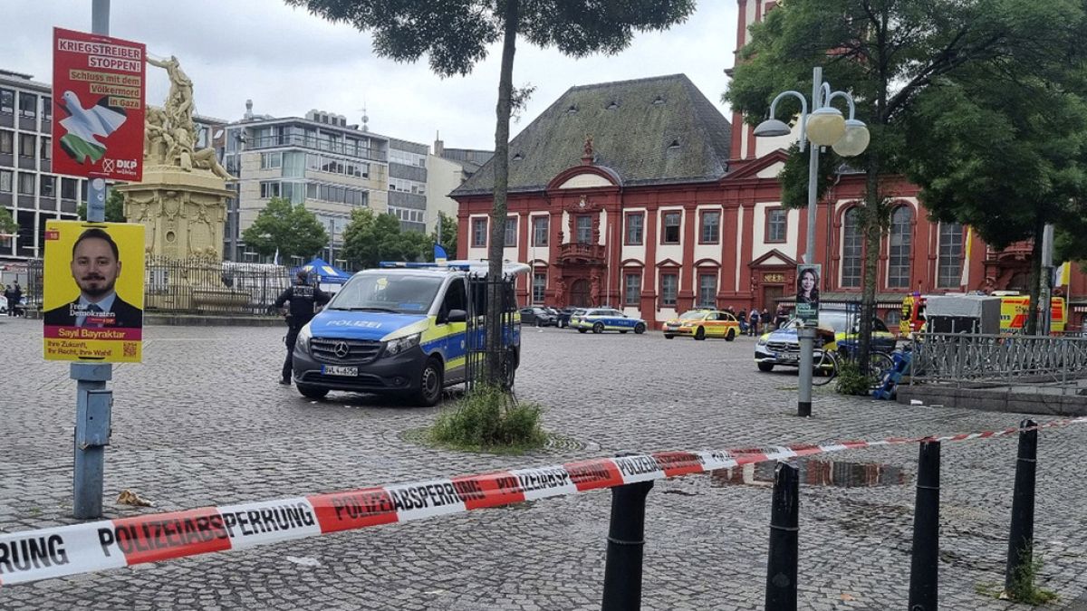 Far-right activist and others hurt in stabbing in Mannheim 