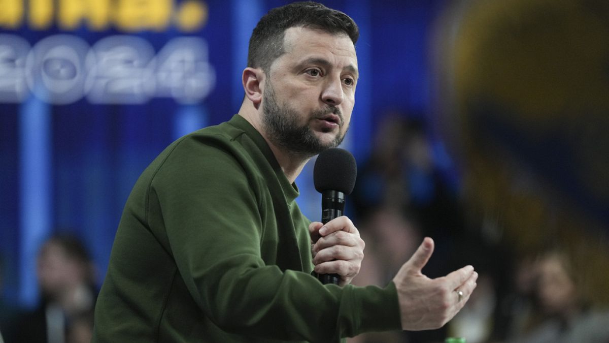 Зеленский: "За 2 года войны погибли 31 000 украинских солдат. Россиян 180 000" 