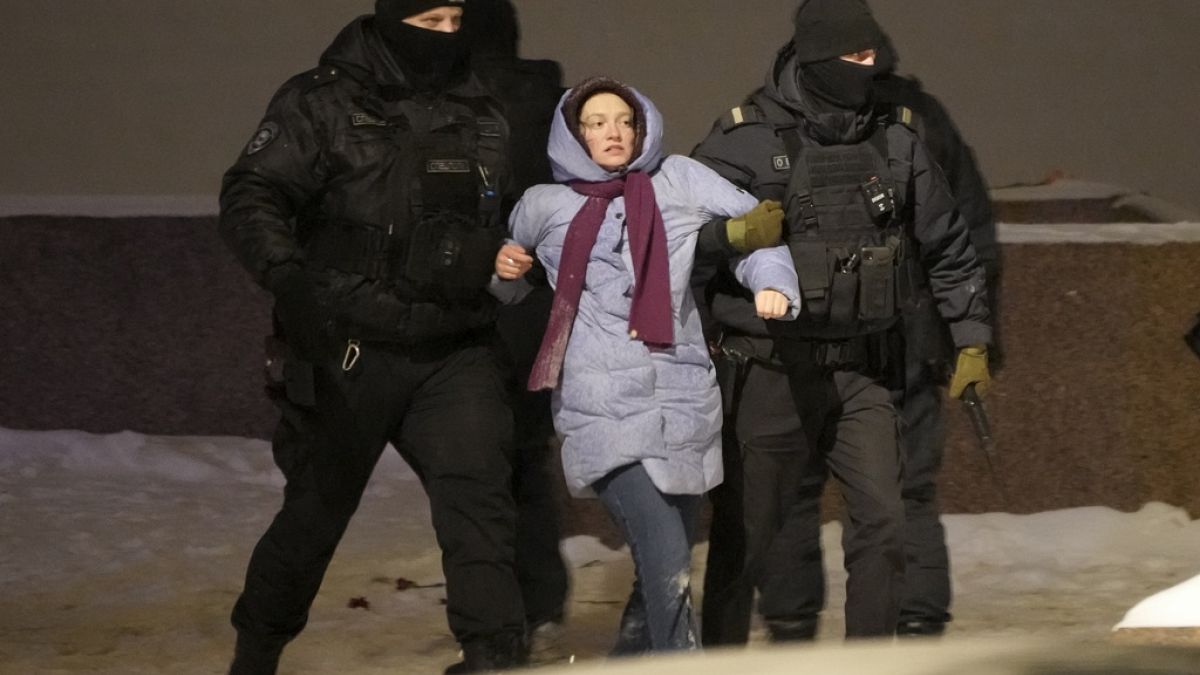 Более ста задержаний на траурных акциях памяти Навального 