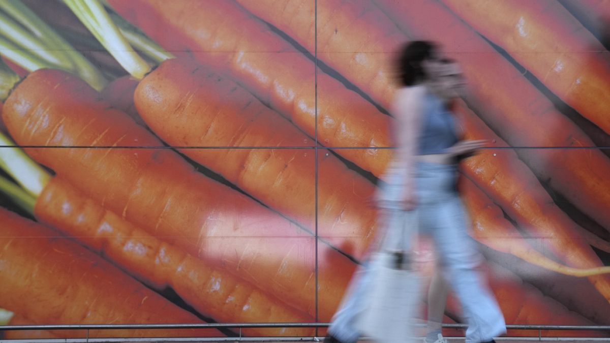 UK inflation remains steady at 4% as food prices fall, beating expectations 