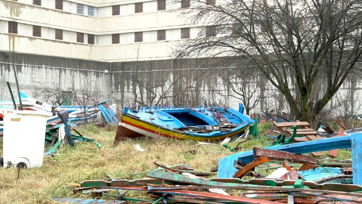 В Ла Скала играют на скрипках, сделанных заключёнными из обломков мигрантских лодок