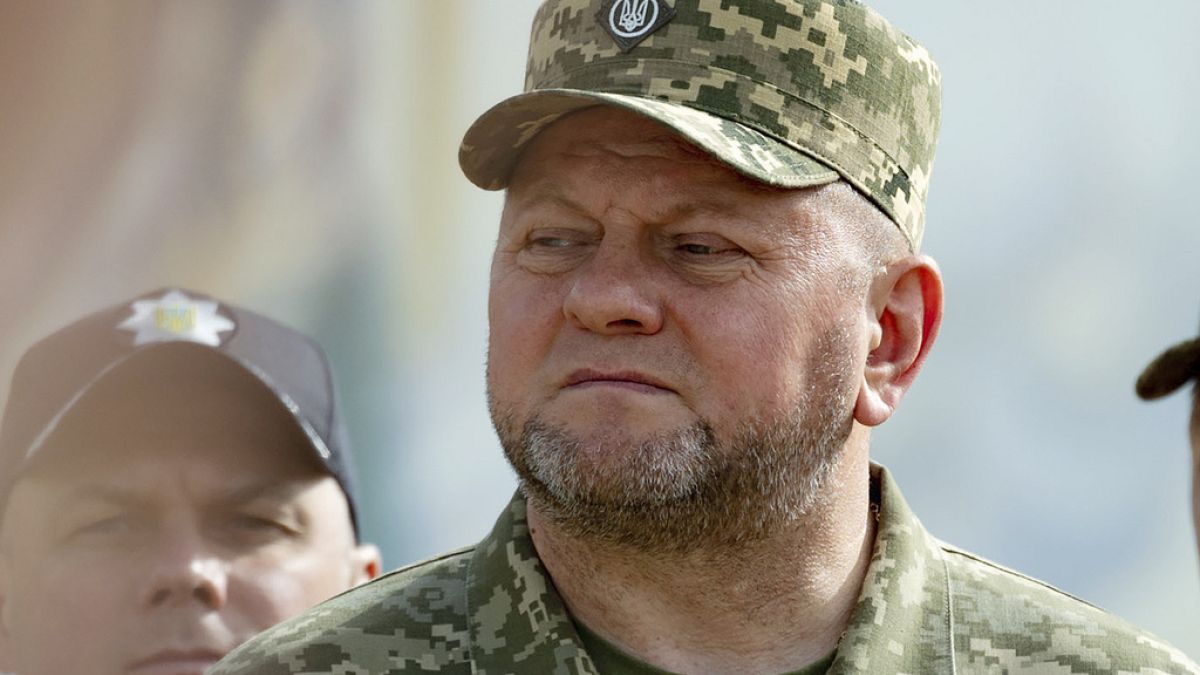 Reports suggest Ukrainian president has informed Washington he will sack army chief 