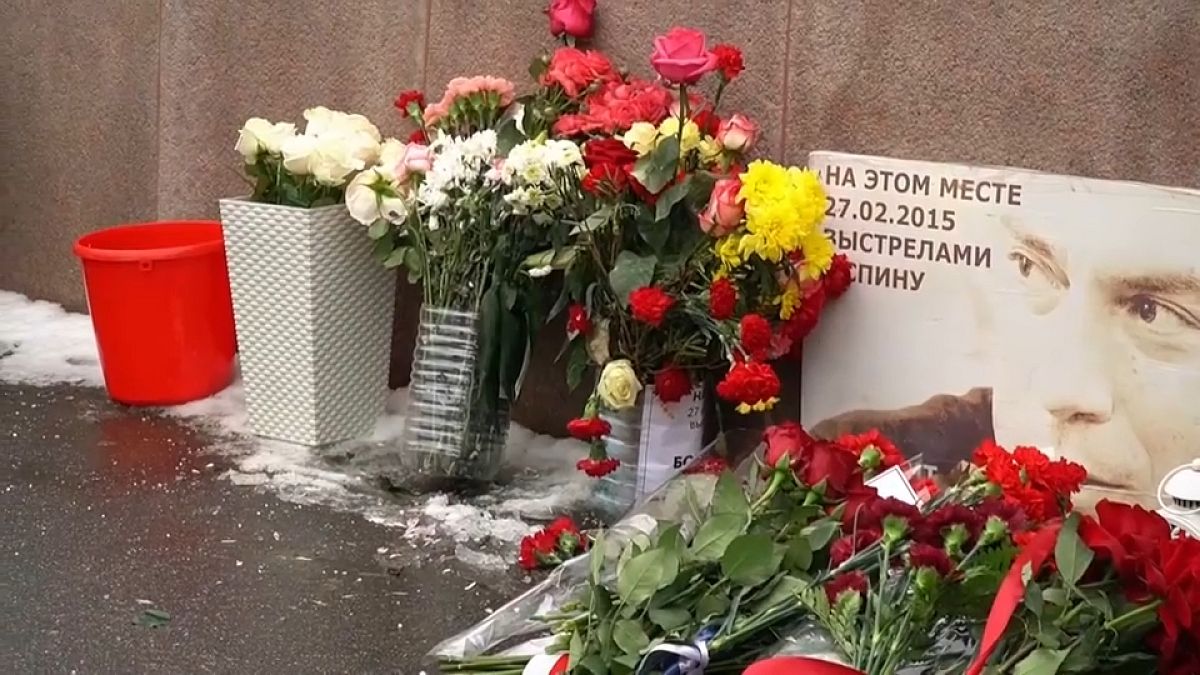Foreign diplomats pay tribute to Russian opposition leader Boris Nemstov 