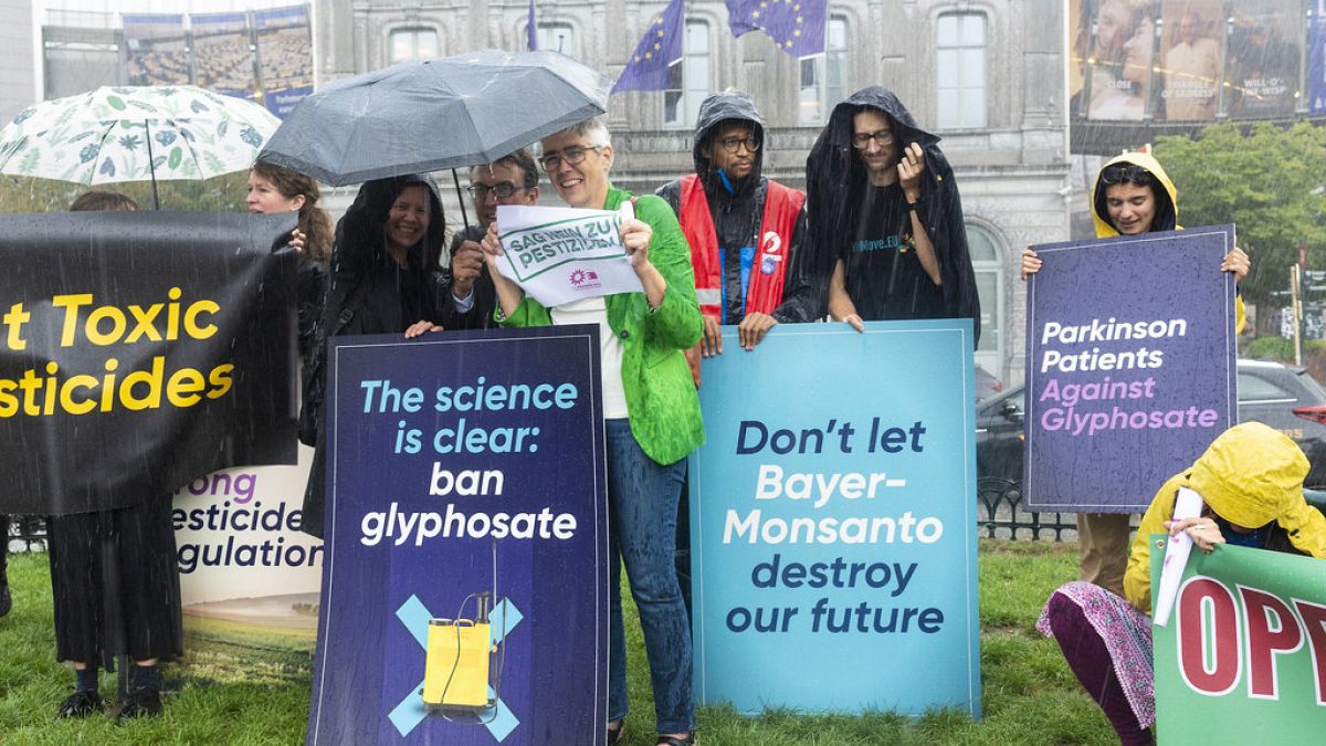 Commission open to revisit glyphosate decision pending research
