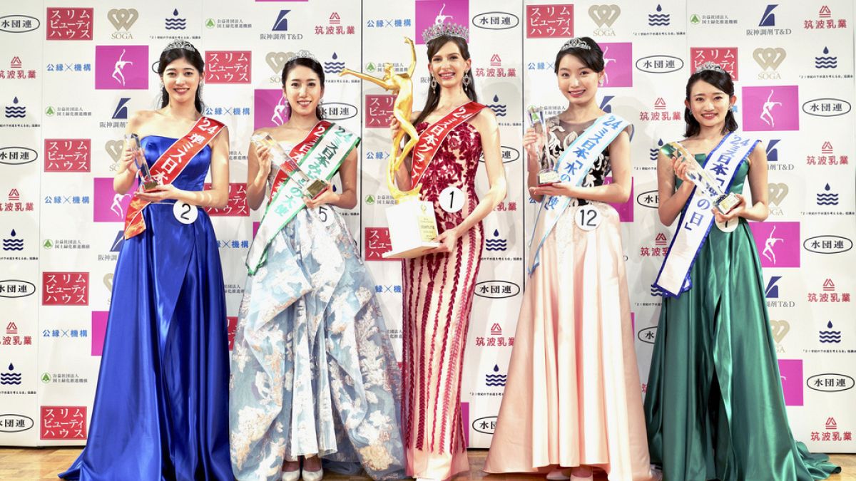 Miss Japan gives up title after affair with married man 