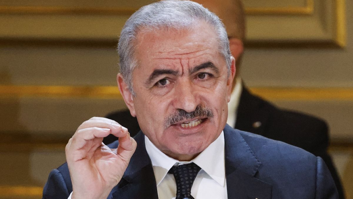 Palestinian prime minister submits government&rsquo;s resignation, a move that could open door to reforms 