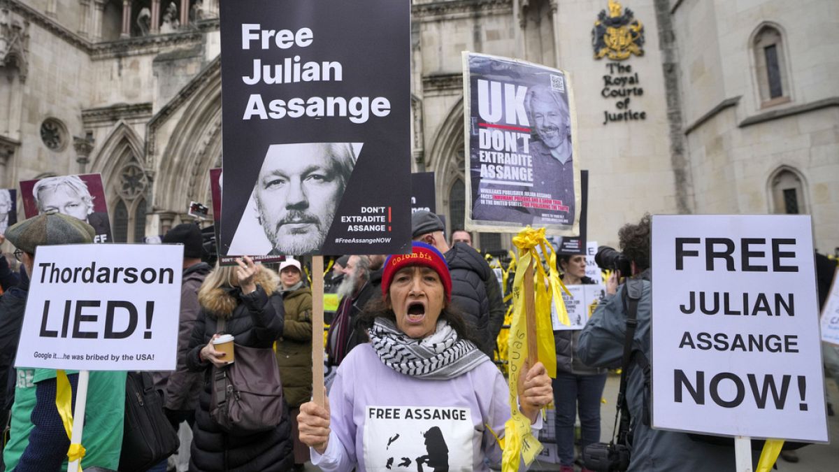 US argues Assange endangered lives, pushes for extradition in UK court
