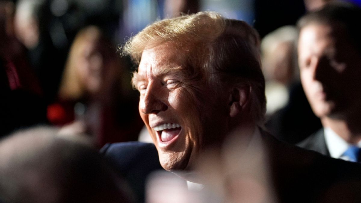 Trump likens his legal troubles to persecution of Alexei Navalny 
