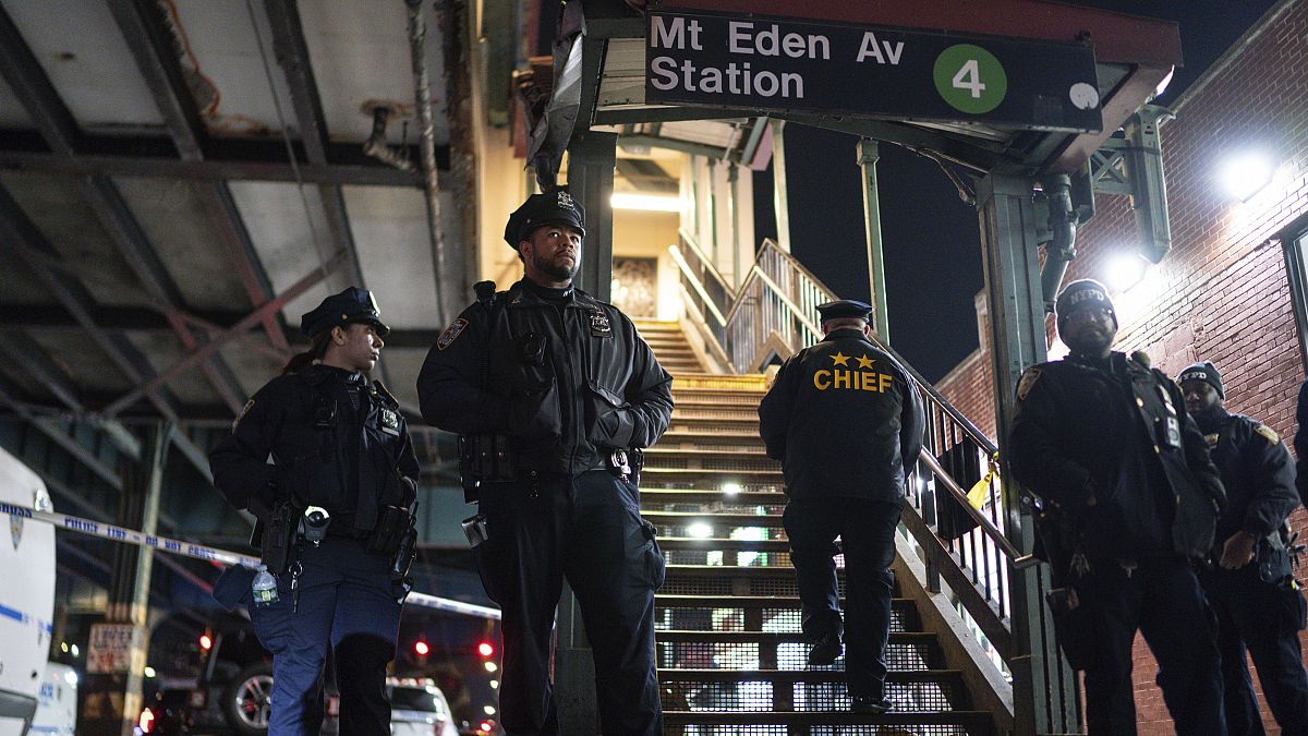 Shooting at New York subway station leaves 1 dead and 5 injured 