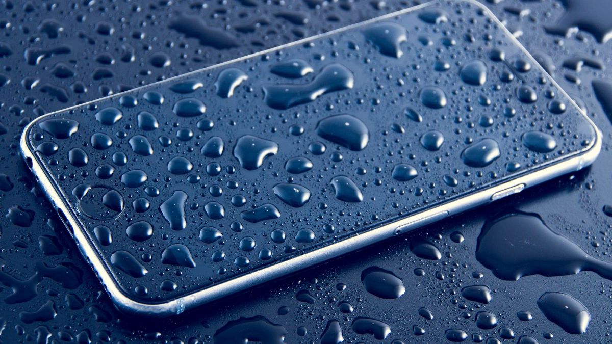 Apple призвала не класть промокший iPhone в рис