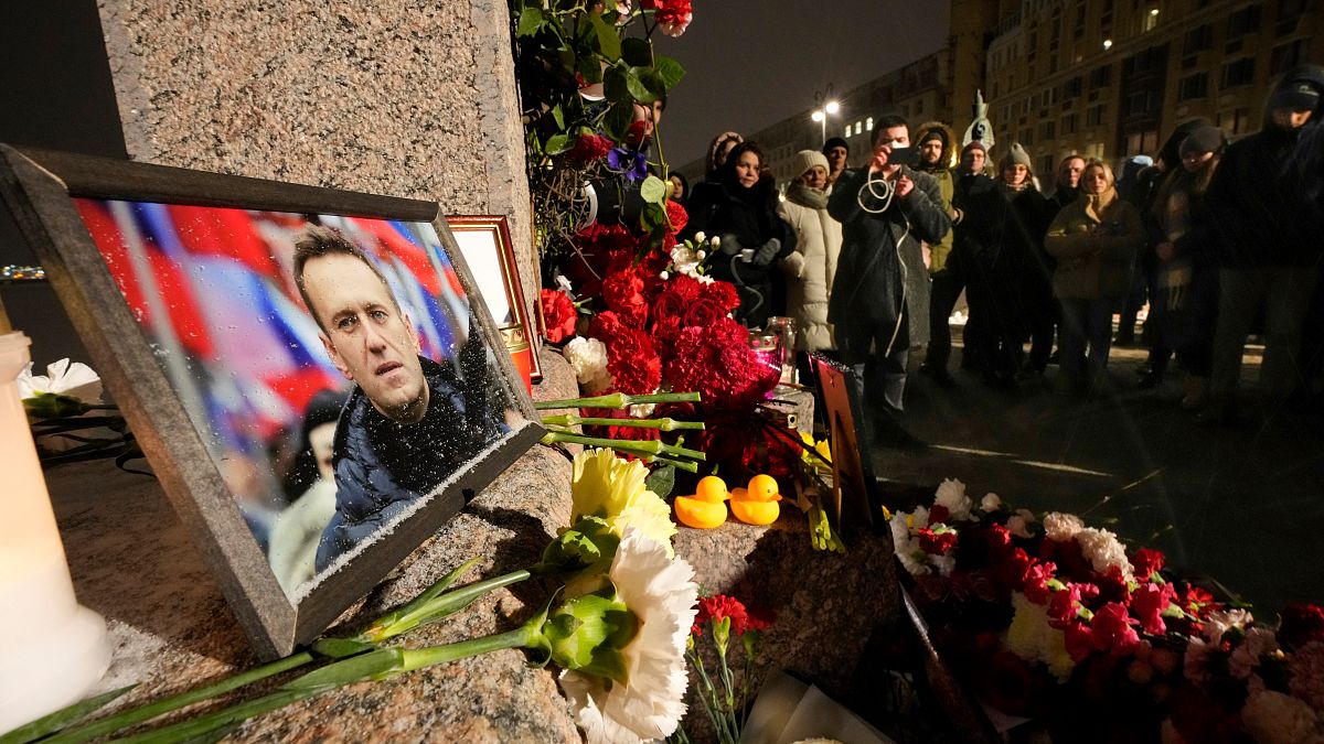 В России и за рубежом почтили память Навального 