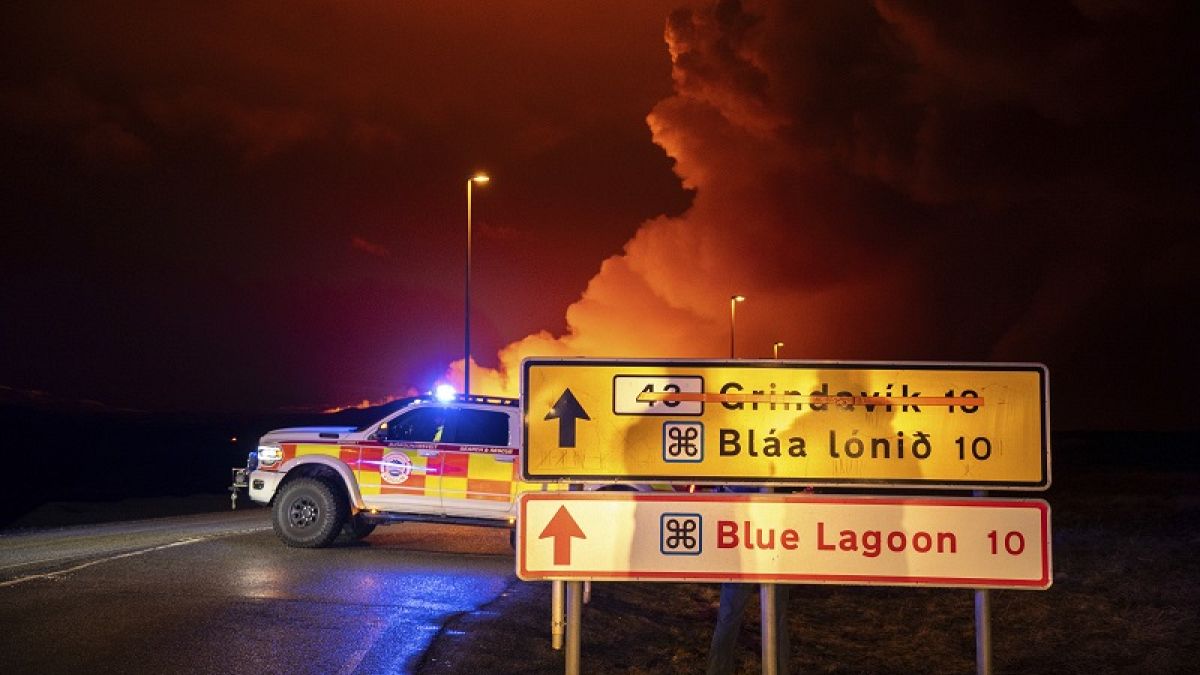 Iceland volcano eruption: Lava reaches defence barriers