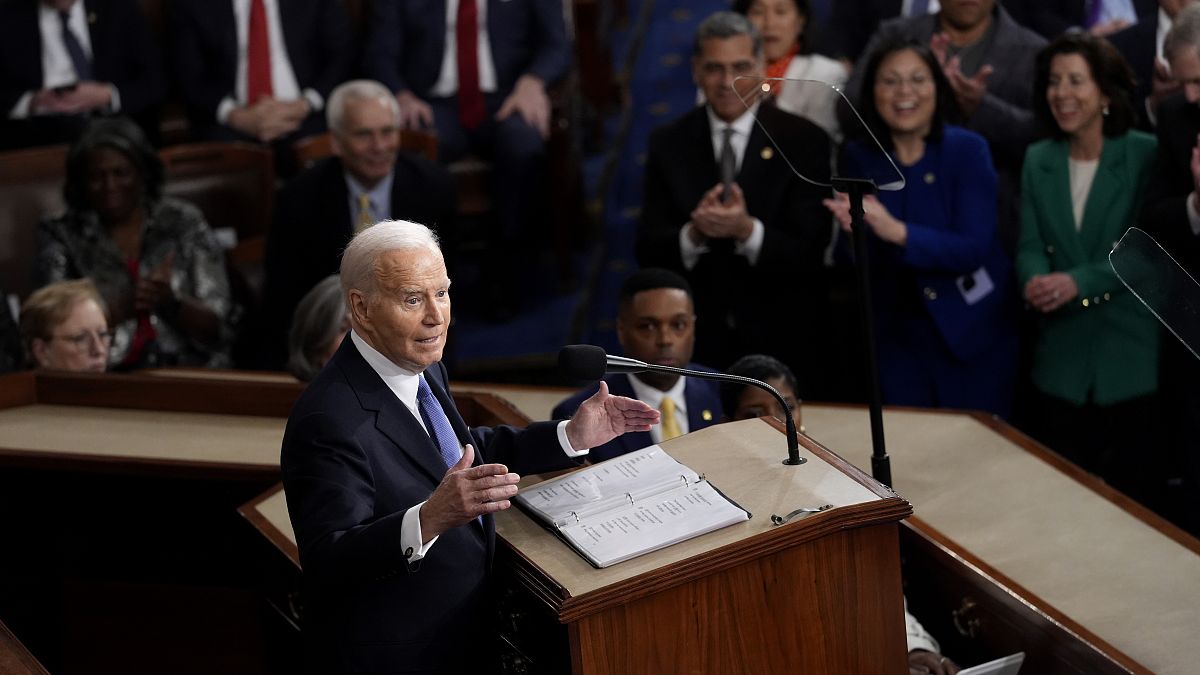 "О положении Союза": Байден обвинил Трампа в "преклонении" перед Путиным