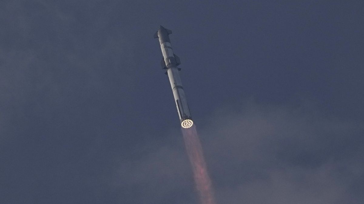 SpaceX's mega rocket launch outperforms previous test flights but will have 'no splashdown' 