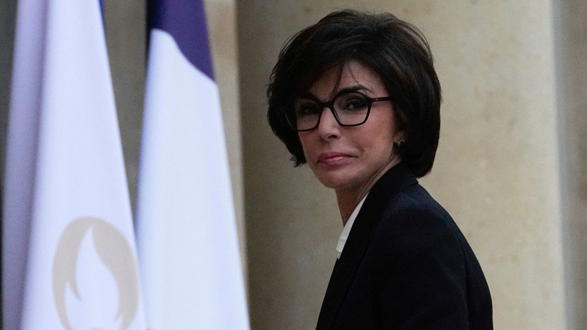 French culture minister says some public art schools are 'in crisis' and must be shut down