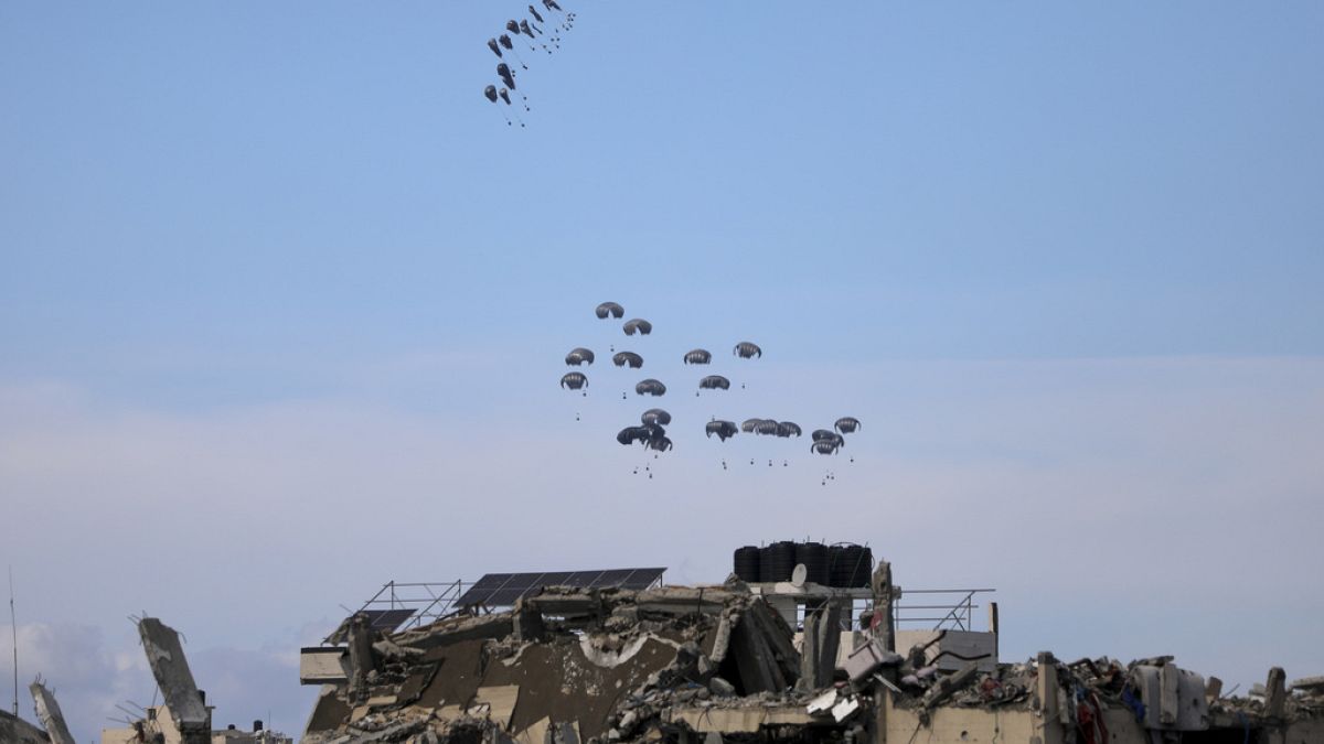 Israel-Hamas war: southern Gaza struck as aid falls into sea 