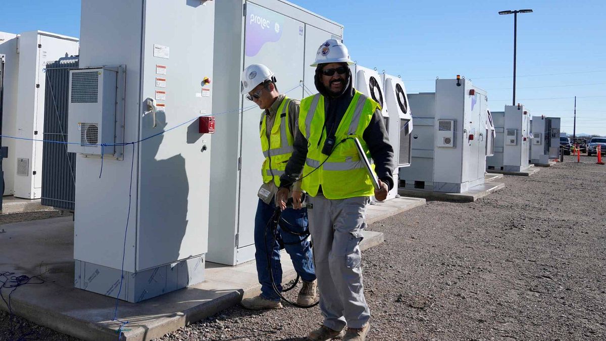 Danish company building massive solar farm in Arizona desert: Why are batteries being installed too? 
