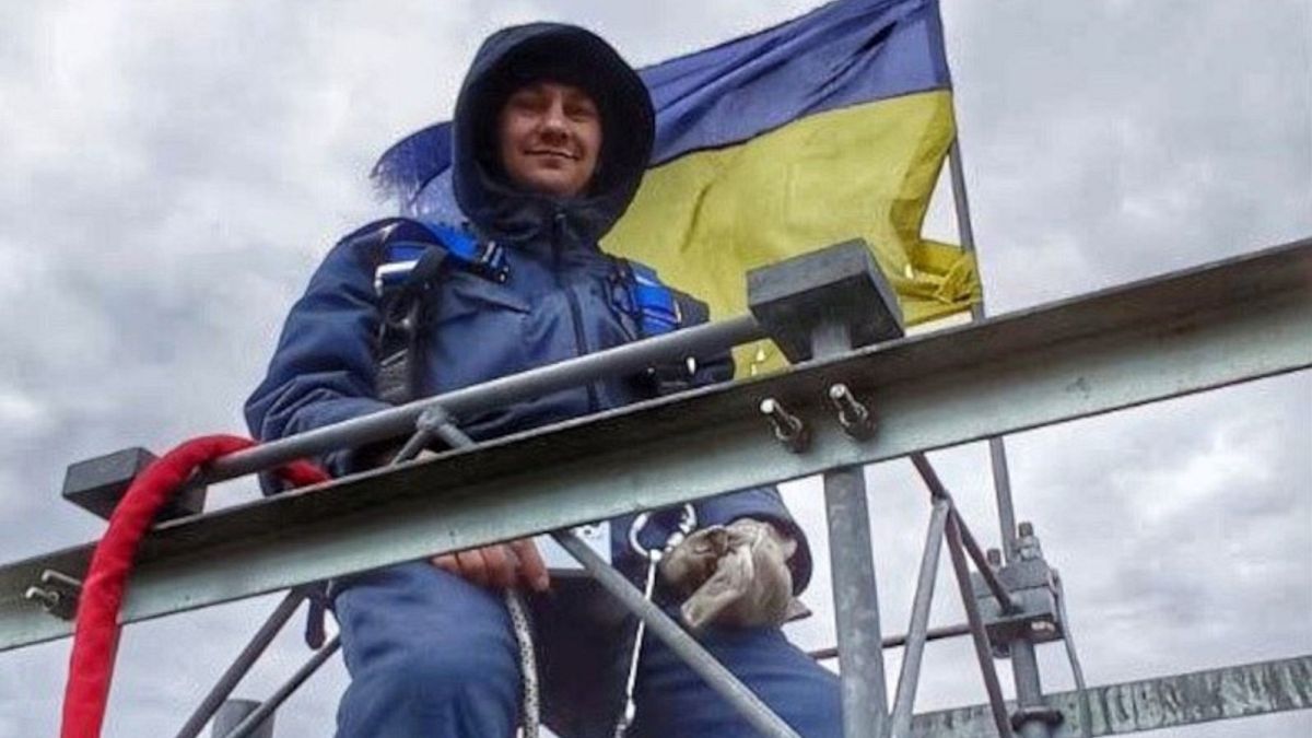 Ukraine's telecom engineers in 'continuous repair mode' under enemy fire to keep citizens connected 