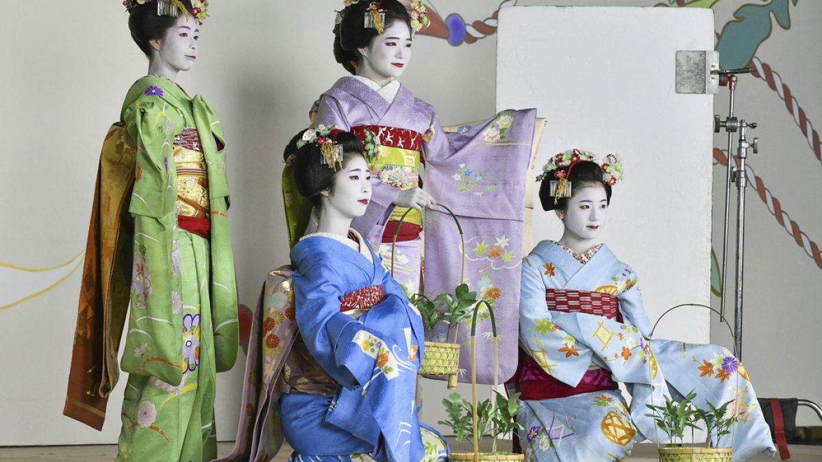 'Kyoto is not a theme park': Tourists told to stay away from ancient city's famous geisha district 