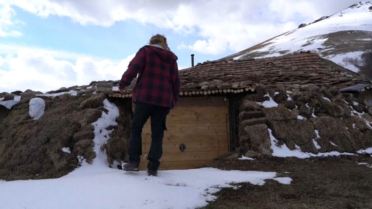 Russian campaigns against Putin from Armenia mountains