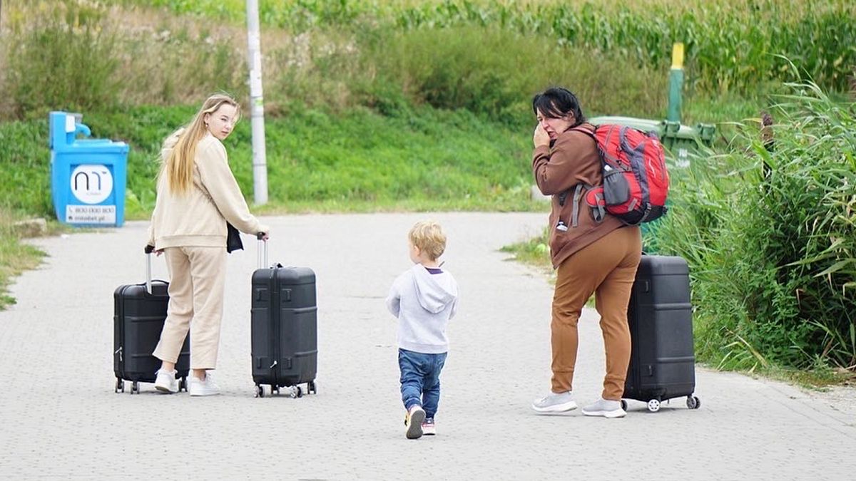‘You feel trapped’: Why some Ukrainian refugees are now heading home