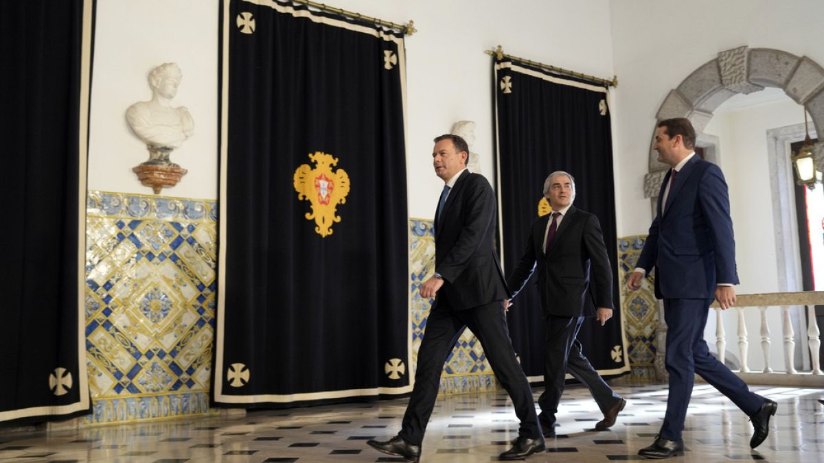 Portugal&rsquo;s centre-right wins election despite surging populists fighting for government 