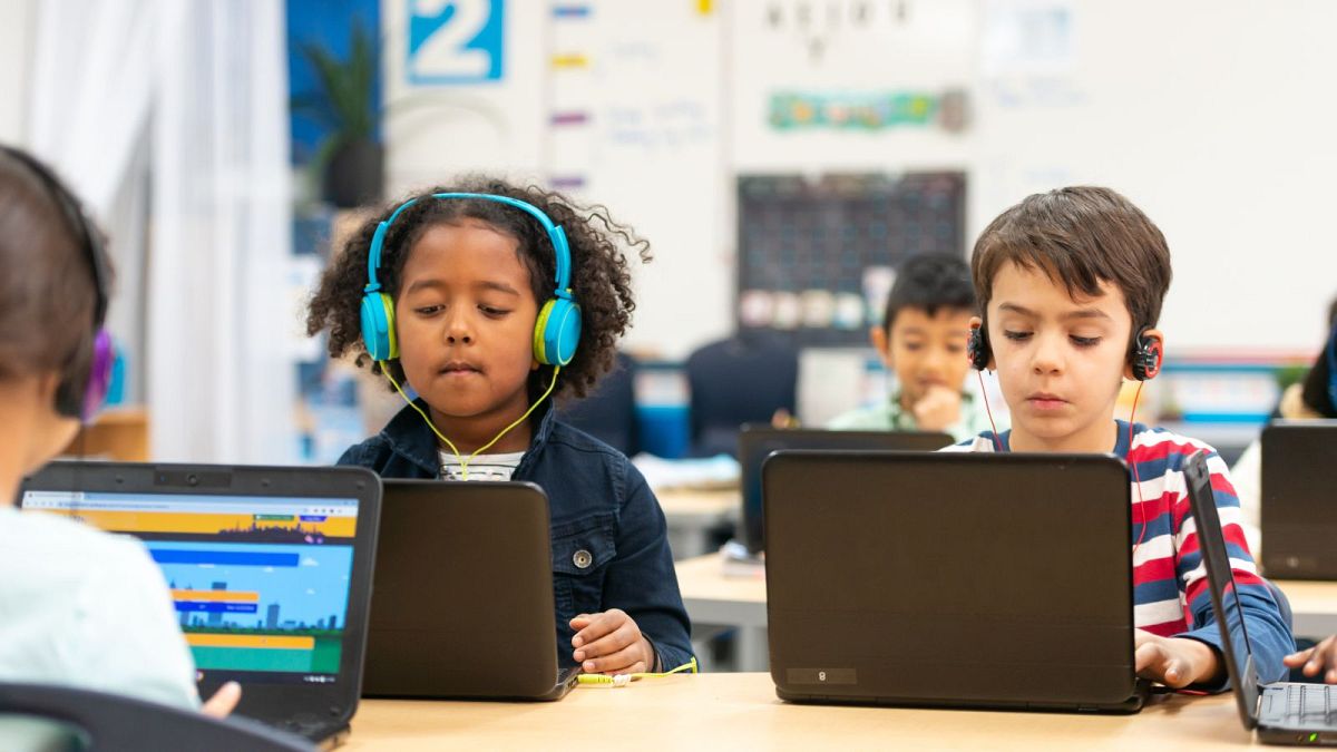 European students want to learn with AI but many don&rsquo;t have access in schools, survey finds 