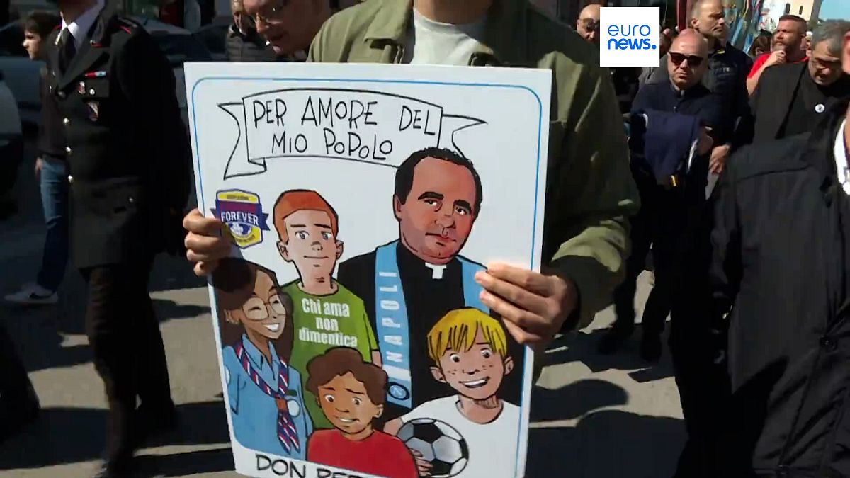 Thousands gather to pay tribute to mudered priest Don Peppe Diana 