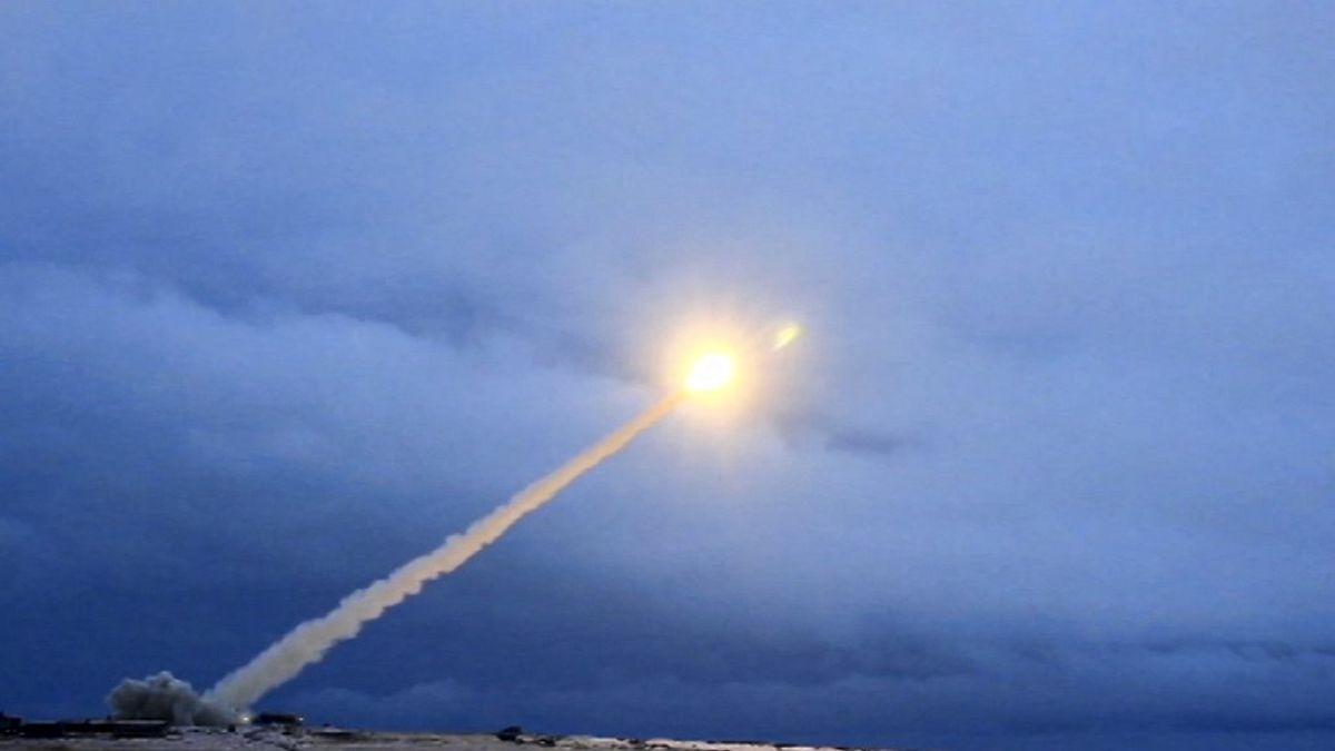 Russian missile headed for Ukraine briefly enters Polish airspace  