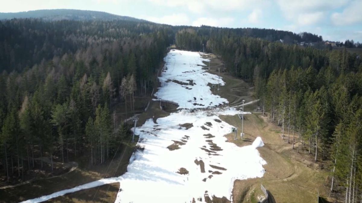 Austrian ski resort transitions to summer sports after snowless winters 