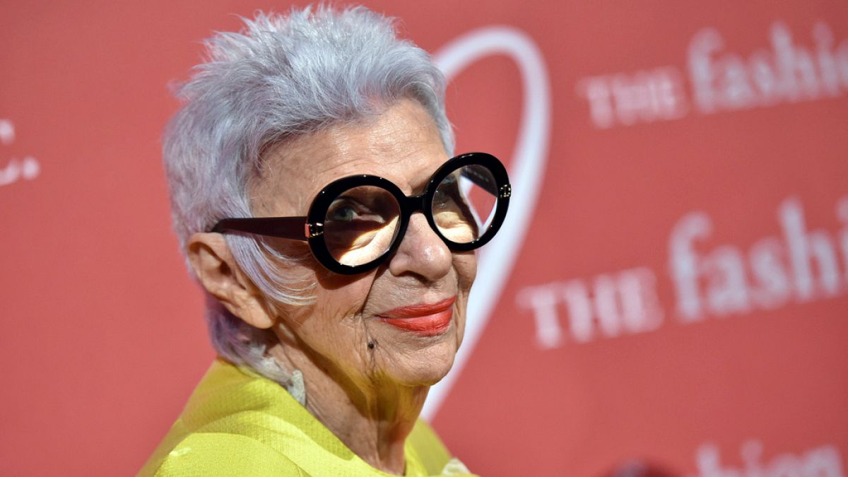 Maverick fashion icon Iris Apfel dies aged 102  