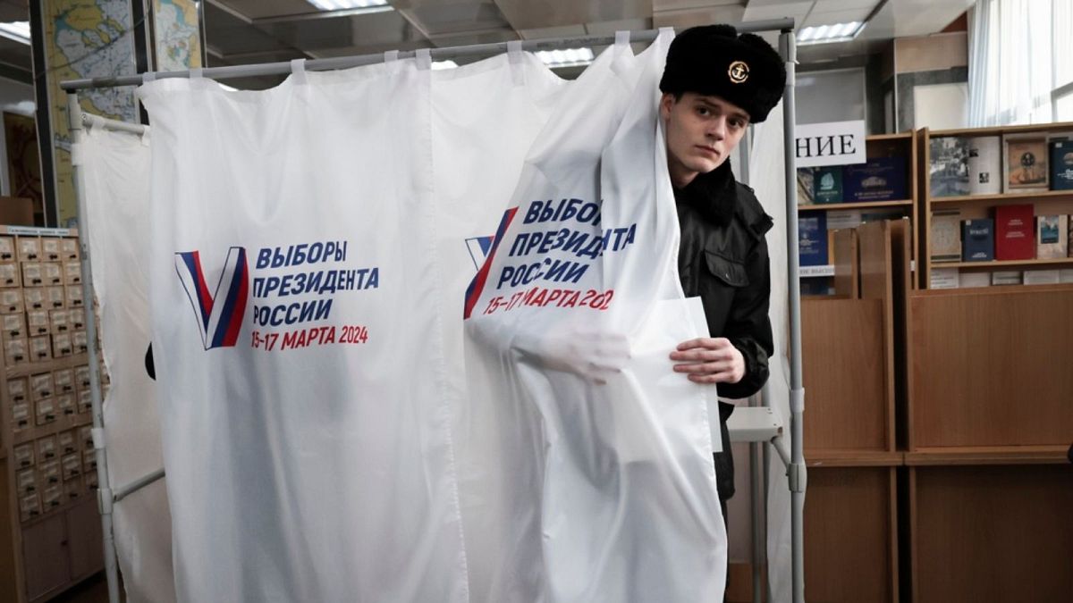 Russians vote in an election that holds little suspense