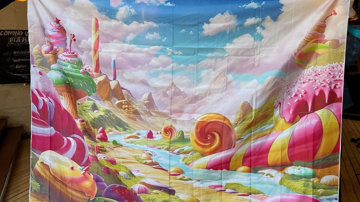 Auctioned props from viral Willy Wonka experience raise over €2k for Palestinian Charity