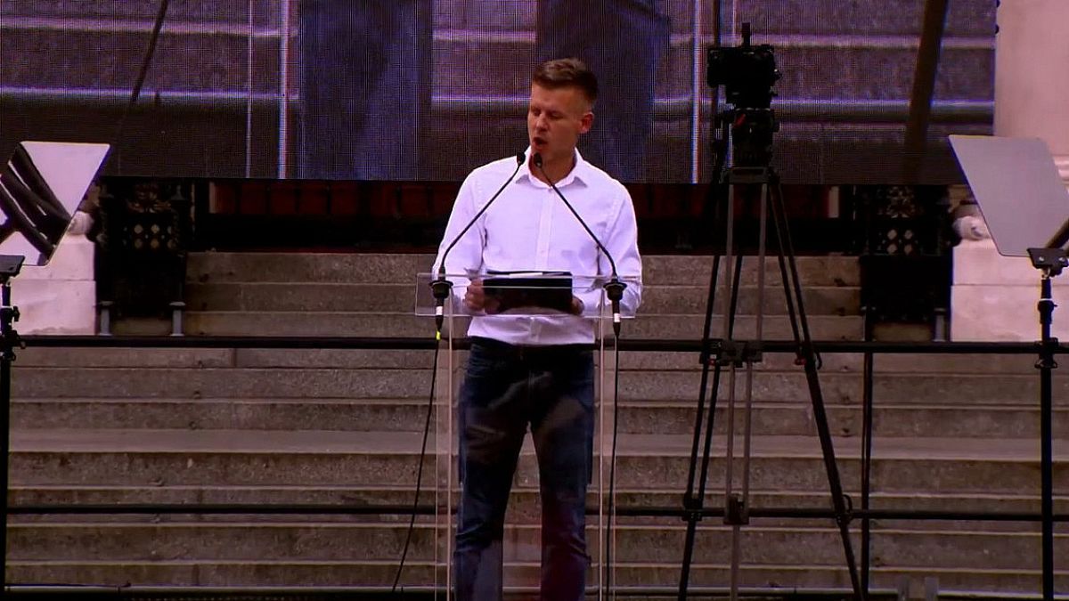 Петер Мадьяр собирает многотысячную демонстрацию и бросает вызов Виктору Орбану  