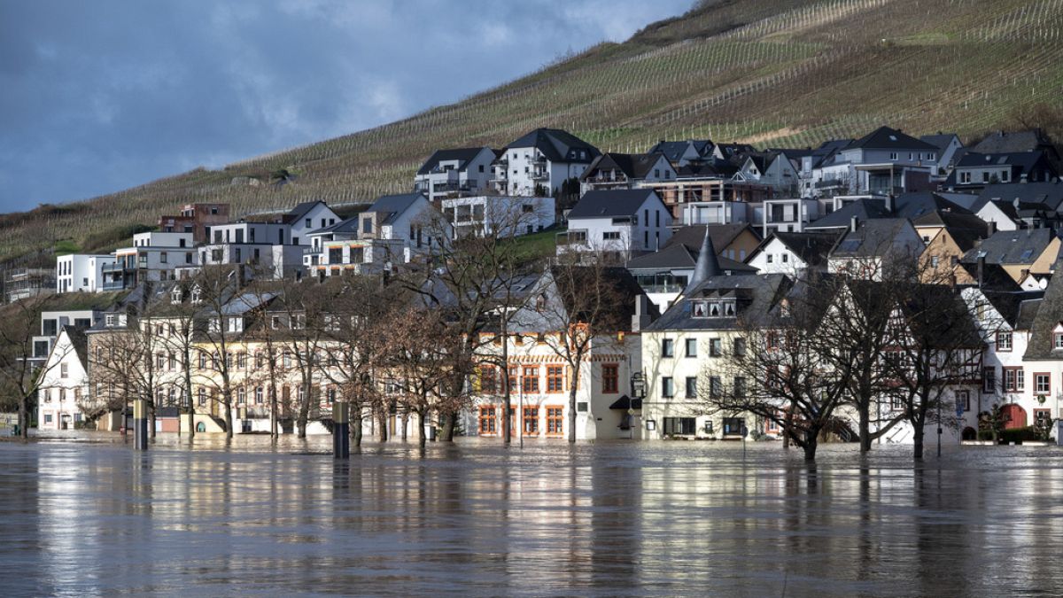 Eurozone construction falls on dampened housing activity in March  