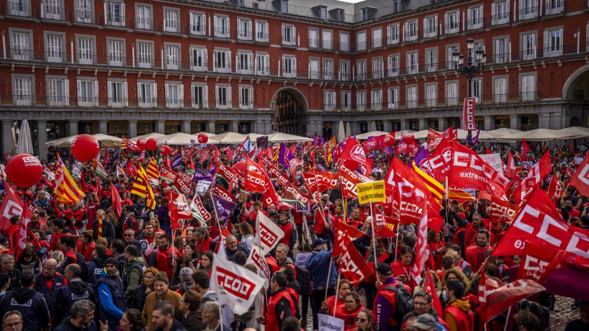 Spanish inflation hits three-month high as costs bite into food and gas prices 