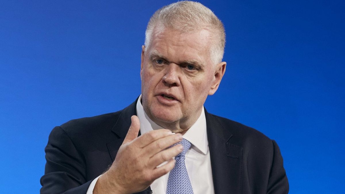 HSBC boss Quinn in surprise decision to retire after five-year overhaul of bank 