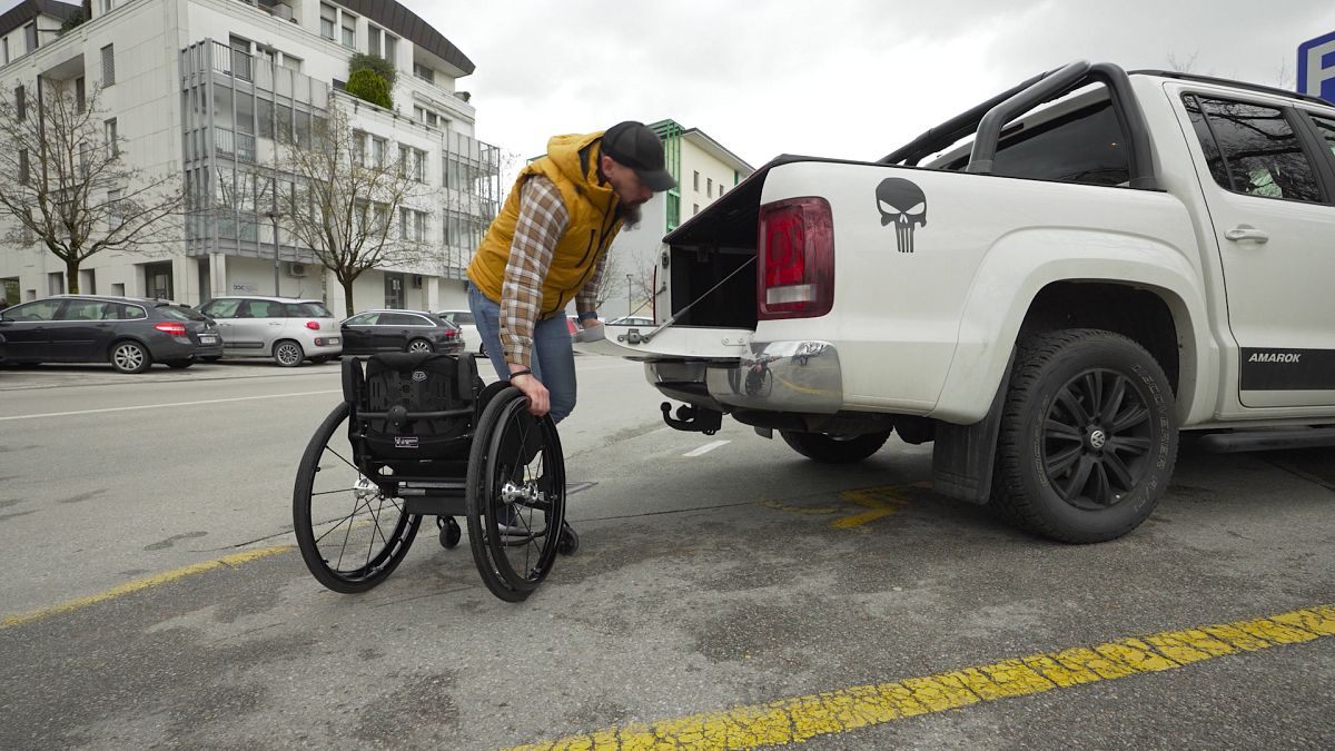 How do the EU's new disability cards facilitate cross-border travel? 