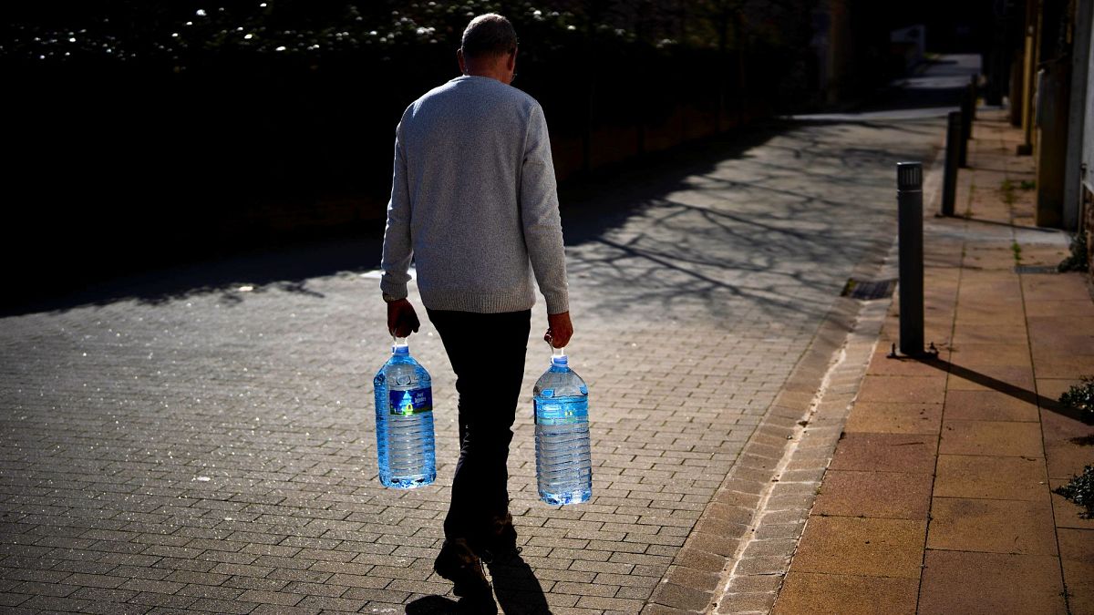 Catalonia tourists may soon face water restrictions - but swimming pools spared as &lsquo;climate refuges&rsquo; 