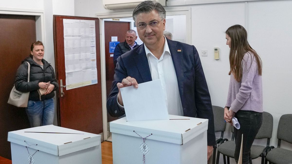 Croatia's bitter election pits outgoing prime minister against current president 