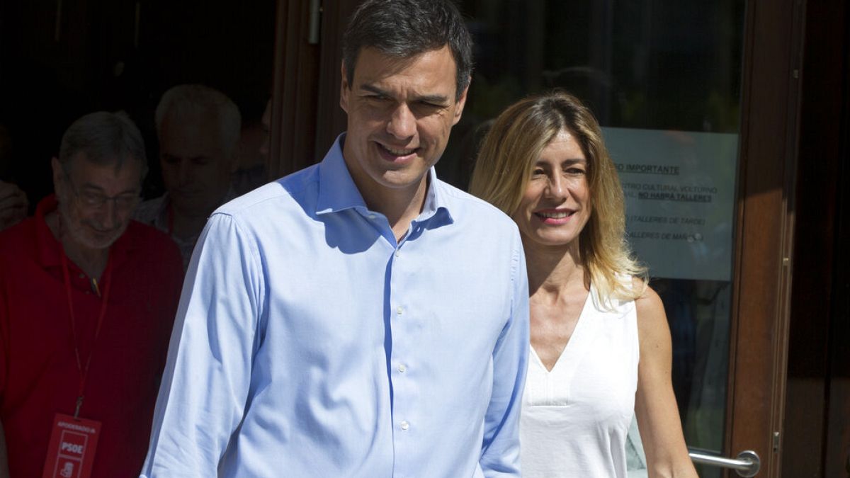 Judge asks for investigation into Spanish PM's wife to be suspended 
