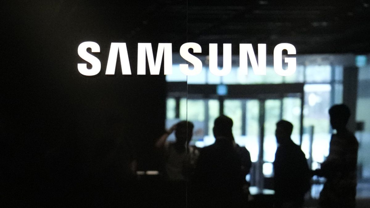 Samsung forecasts 10-fold surge in profits as chip downturn eases 