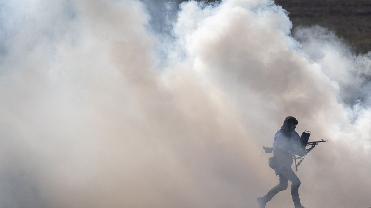 Polish and Lithuanian leaders oversee military drills along border 