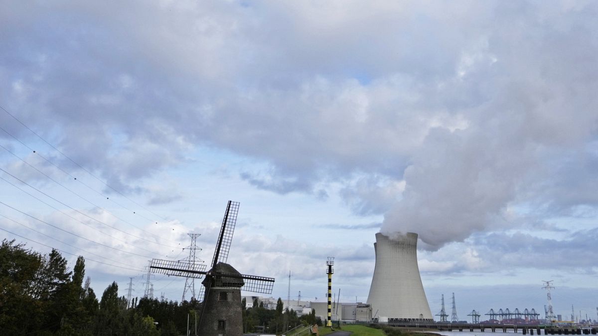 Czech government invests six billion euros in new nuclear reactors 
