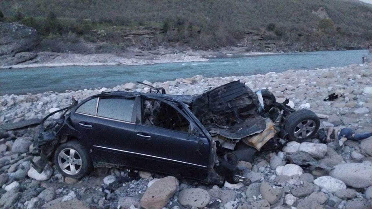 Eight dead after car carrying suspected migrants crashes in Albania