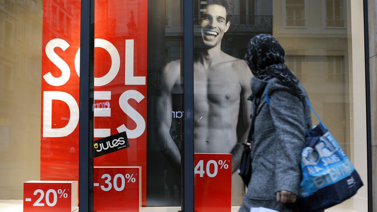 European consumers reluctant to splash cash despite slowing inflation