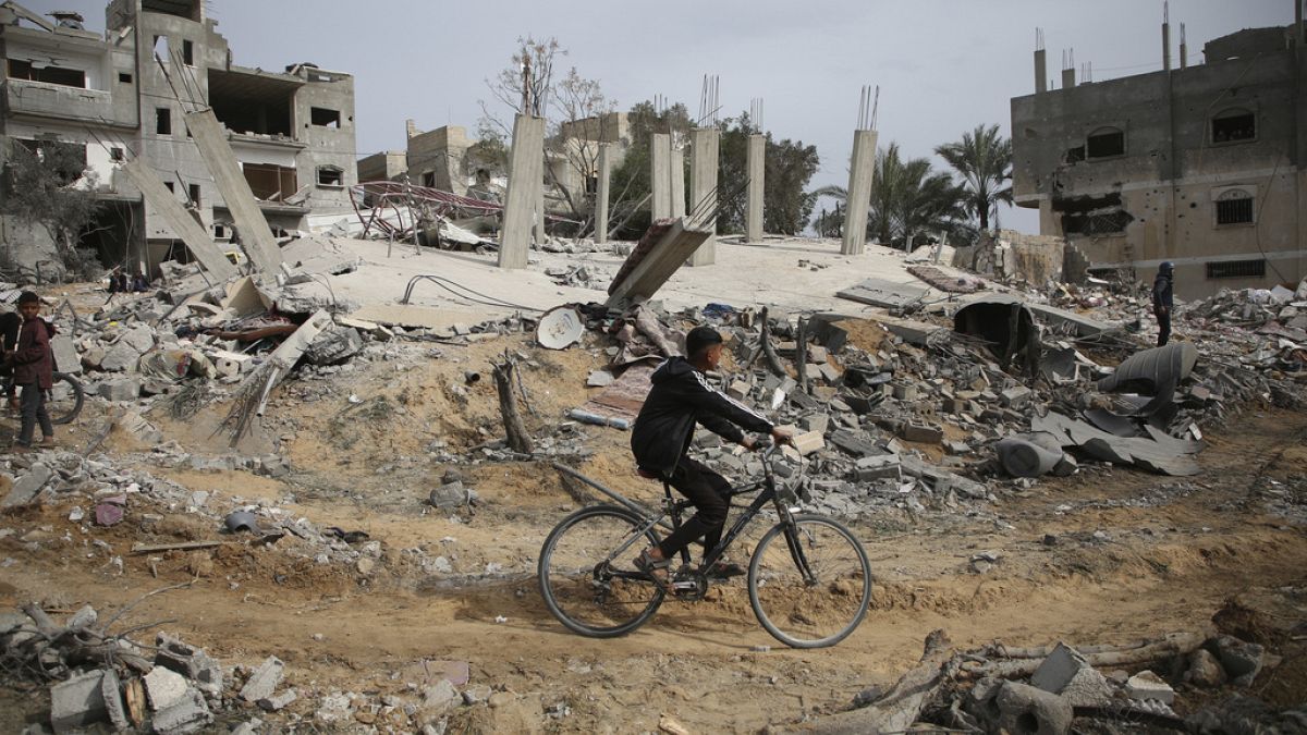 Truce talks between Israel and Hamas resume in Cairo  