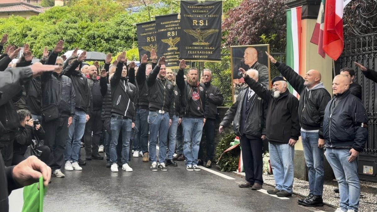 Neo-fascists mourn Mussolini on Lake Como